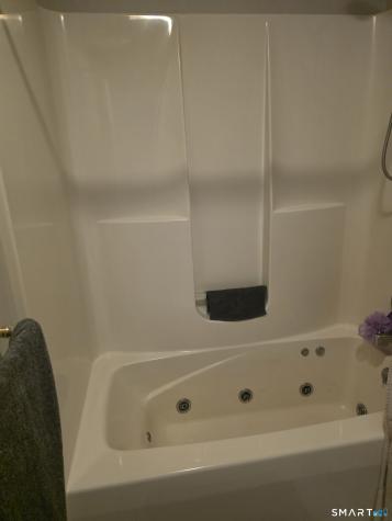 20 Georges Court Waterbury CT 06708