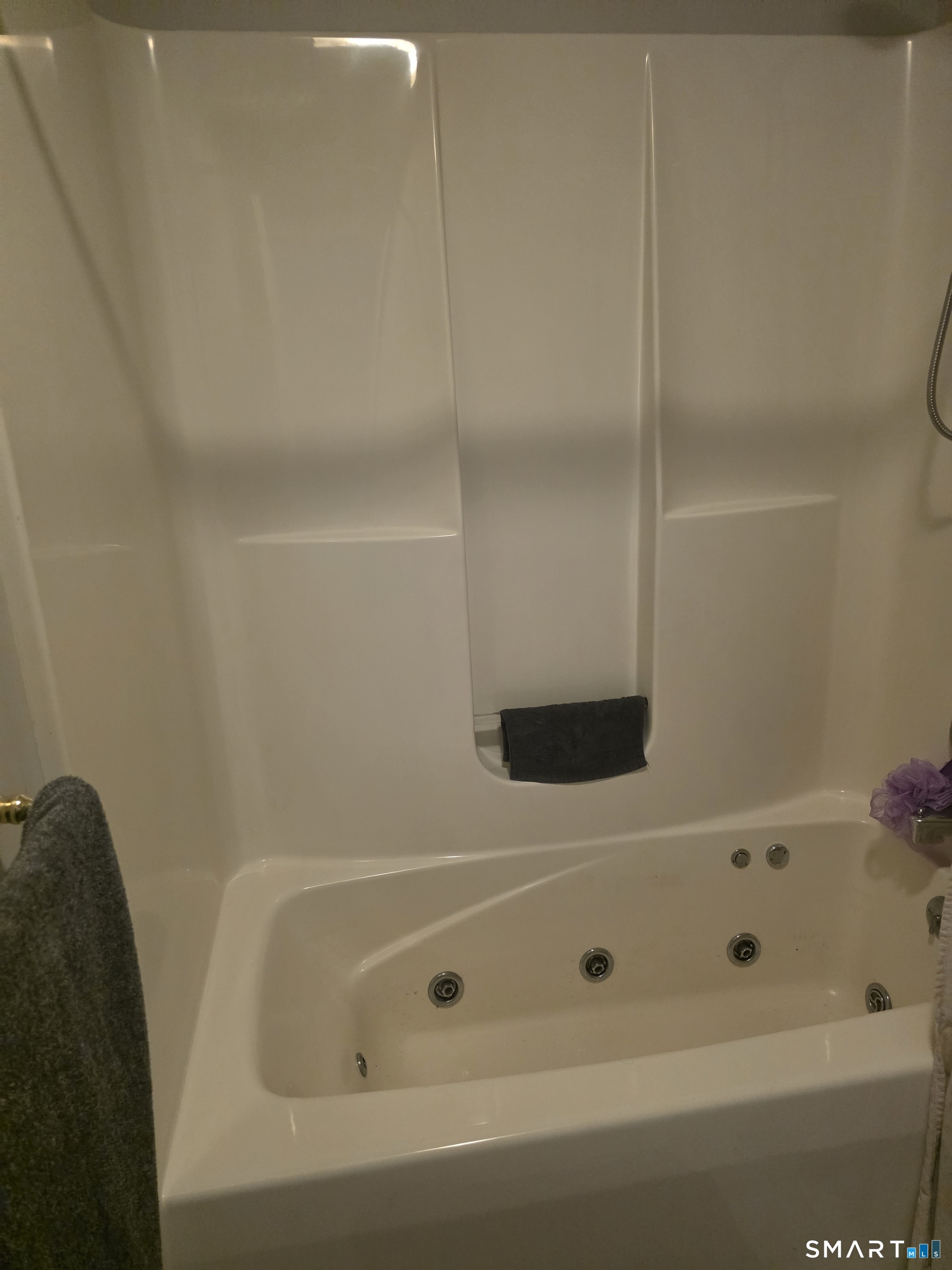 20 Georges Court Waterbury CT 06708
