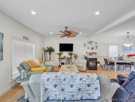 17 Spring Glen Road East Lyme CT 06357