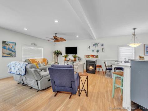 17 Spring Glen Road East Lyme CT 06357