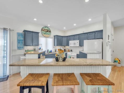 17 Spring Glen Road East Lyme CT 06357