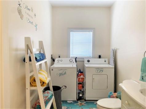 17 Spring Glen Road East Lyme CT 06357