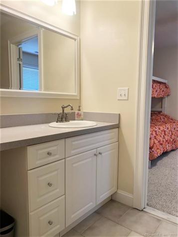 17 Spring Glen Road East Lyme CT 06357