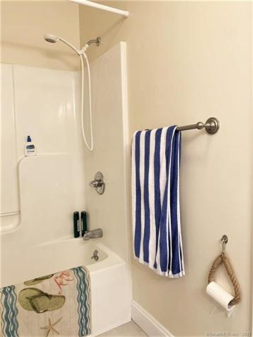 17 Spring Glen Road East Lyme CT 06357