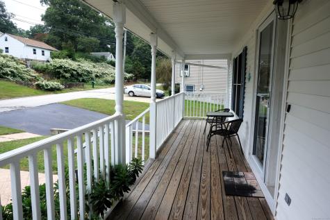 17 Spring Glen Road East Lyme CT 06357