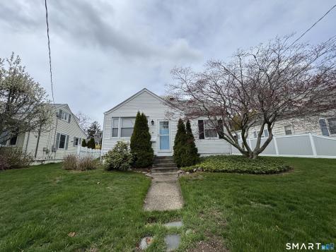 42 Parkway South New London CT 06320