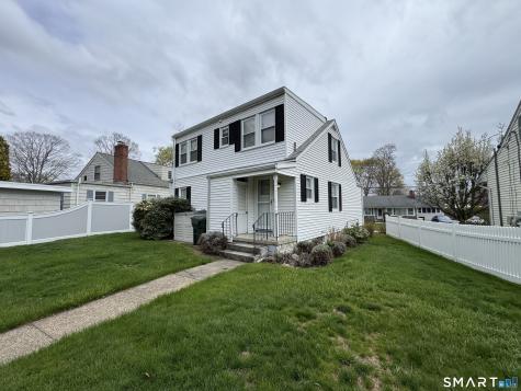 42 Parkway South New London CT 06320