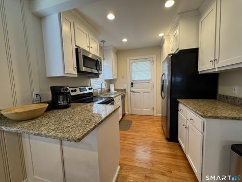 42 Parkway South New London CT 06320