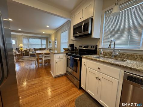 42 Parkway South New London CT 06320