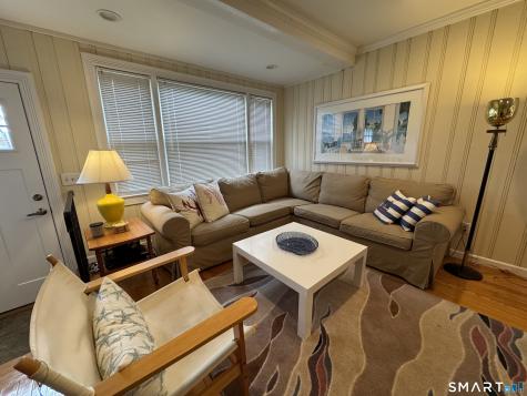 42 Parkway South New London CT 06320
