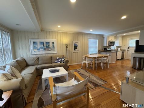 42 Parkway South New London CT 06320