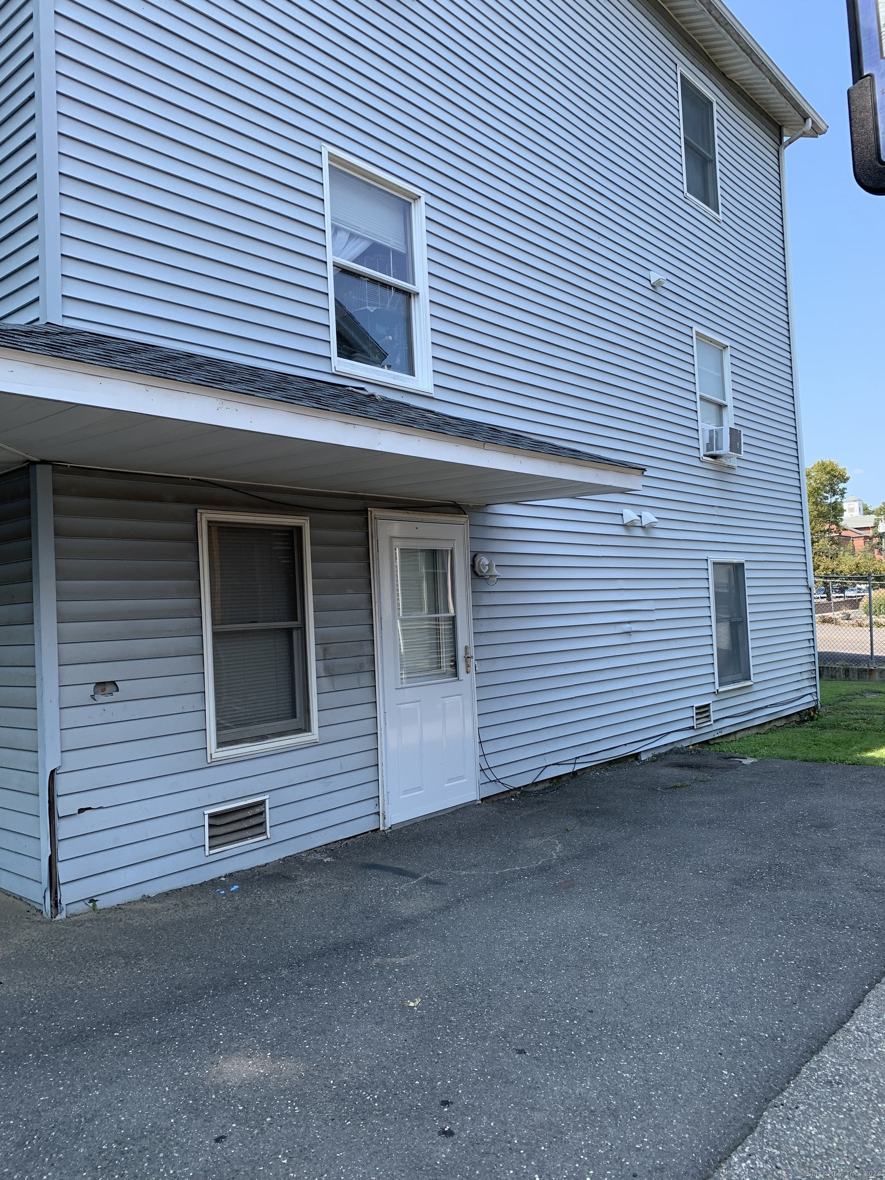 27 Barnum Court Naugatuck CT 06770