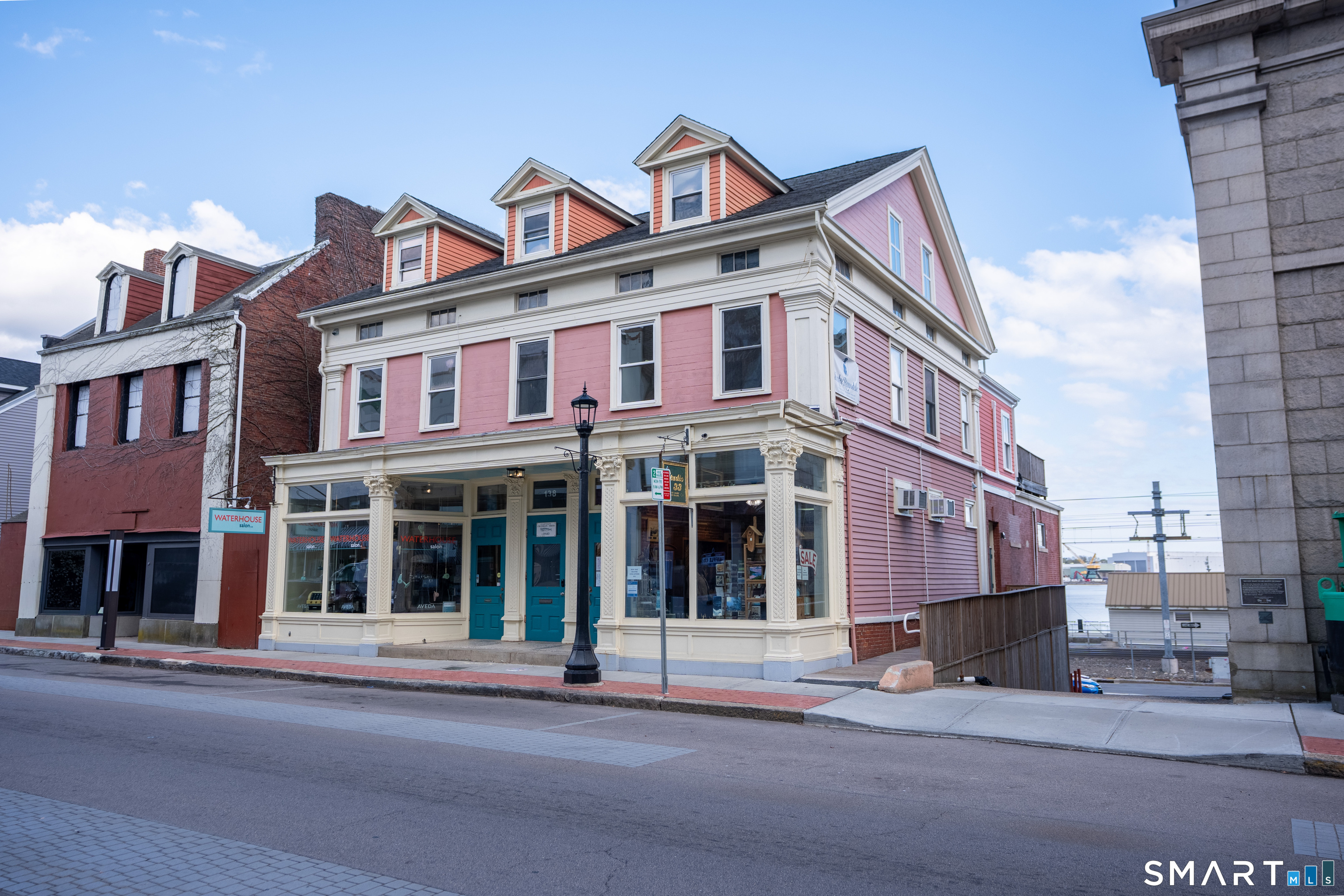 138 Bank Street New London CT 06320