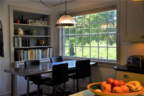 11 Pleasant Street Woodbury CT 06798