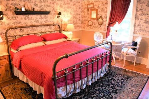 11 Pleasant Street Woodbury CT 06798