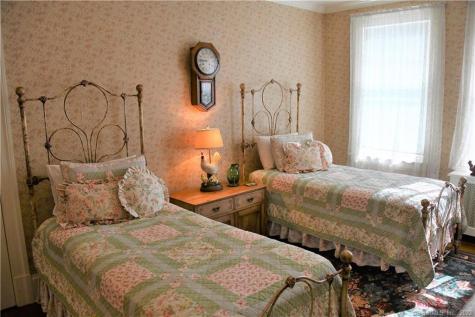 11 Pleasant Street Woodbury CT 06798