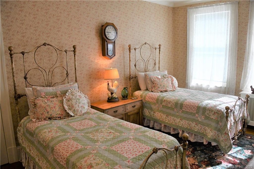 11 Pleasant Street Woodbury CT 06798