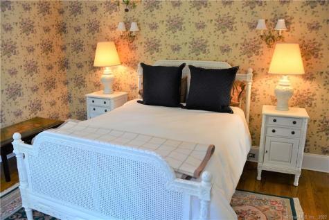11 Pleasant Street Woodbury CT 06798