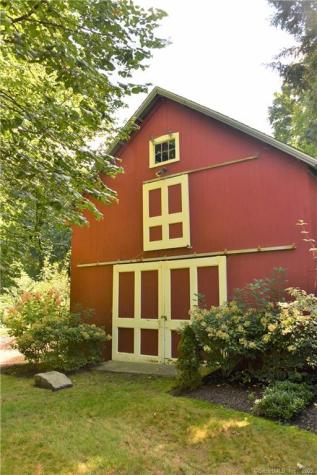 11 Pleasant Street Woodbury CT 06798