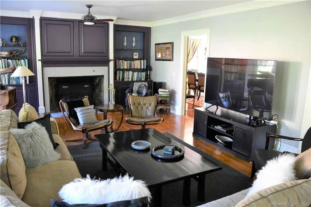 11 Pleasant Street Woodbury CT 06798