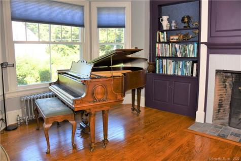 11 Pleasant Street Woodbury CT 06798