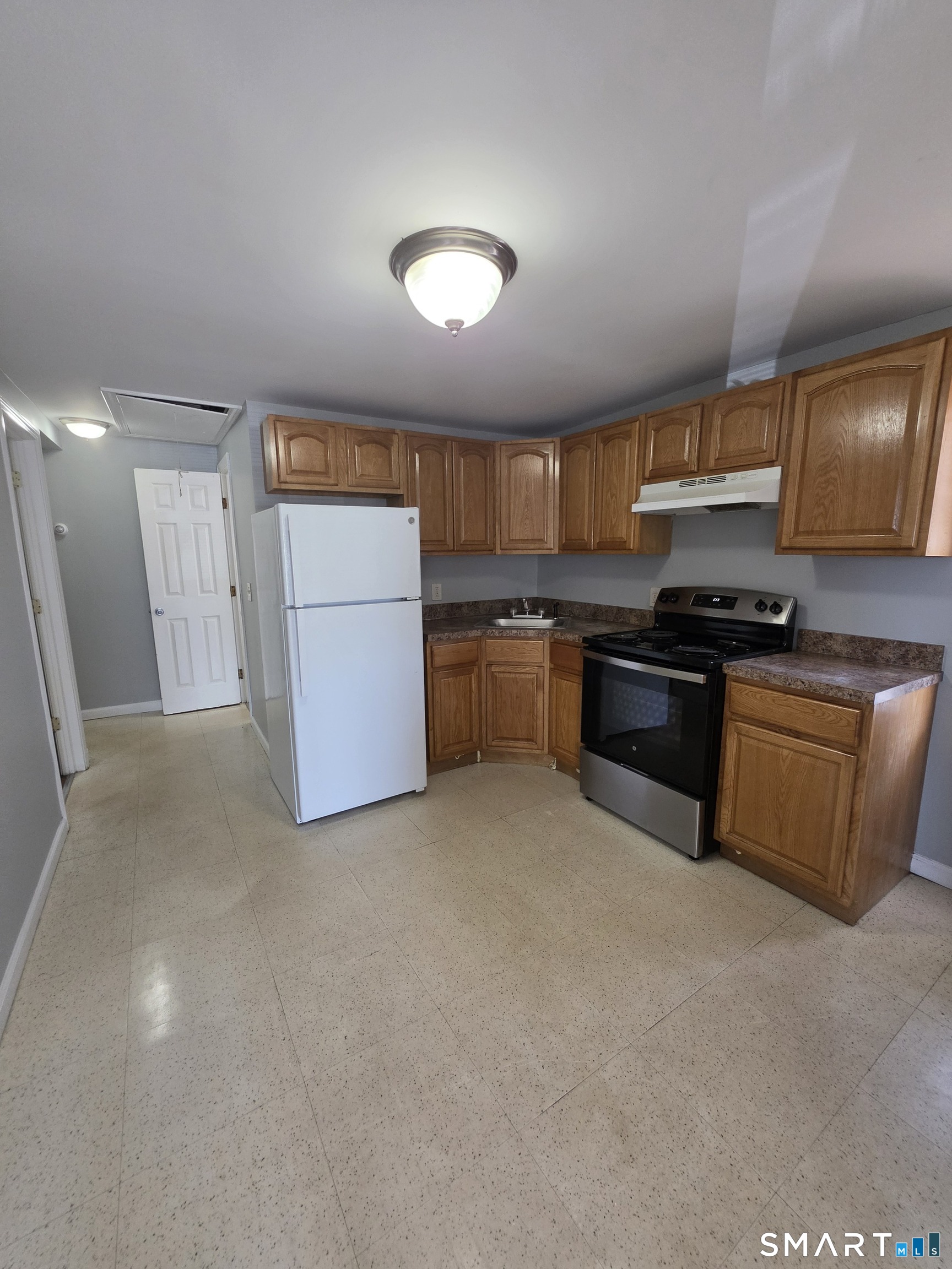 8 Mannz Street Hartford CT 06114