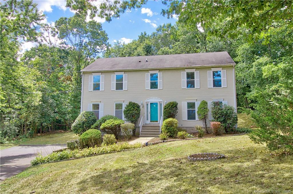 15 Blue Ridge Lane North Haven CT 06473