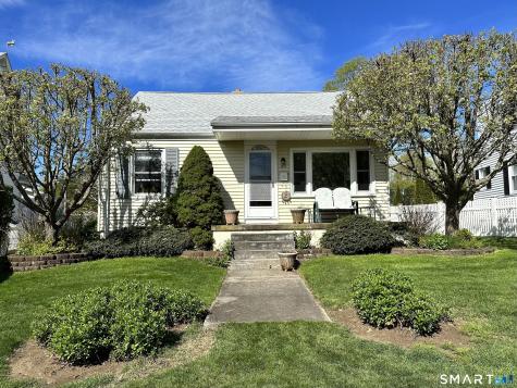 40 Parkway South New London CT 06320