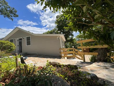 22 Hemlock Trail Newtown CT 06482