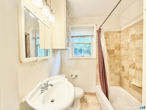 112 Ochsner Place Bridgeport CT 06606