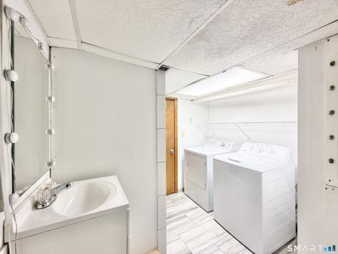 112 Ochsner Place Bridgeport CT 06606
