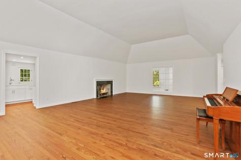 82 Rilling Ridge New Canaan CT 06840