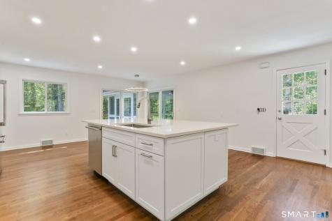 82 Rilling Ridge New Canaan CT 06840