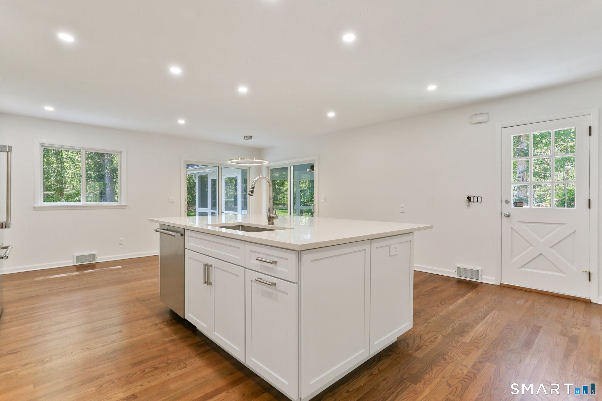 82 Rilling Ridge New Canaan CT 06840