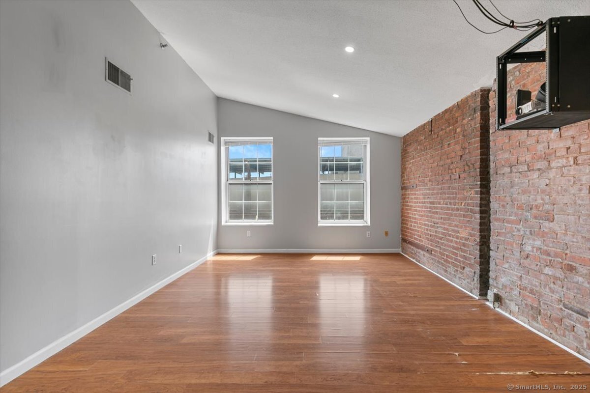 196 Crown Street New Haven CT 06510
