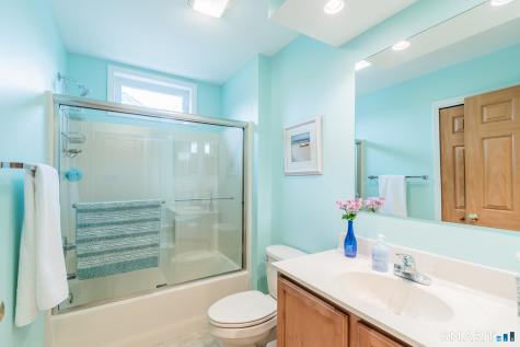 4 Sunrise Avenue East Lyme CT 06357