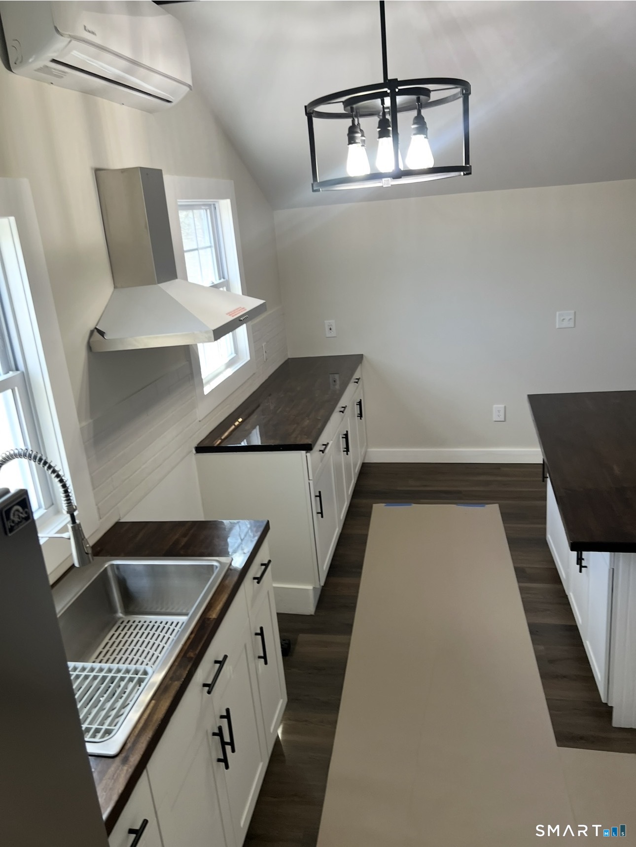 22 Hemlock Trail Newtown CT 06482