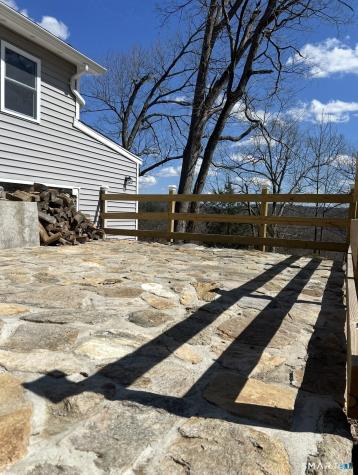 22 Hemlock Trail Newtown CT 06482
