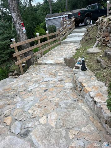22 Hemlock Trail Newtown CT 06482