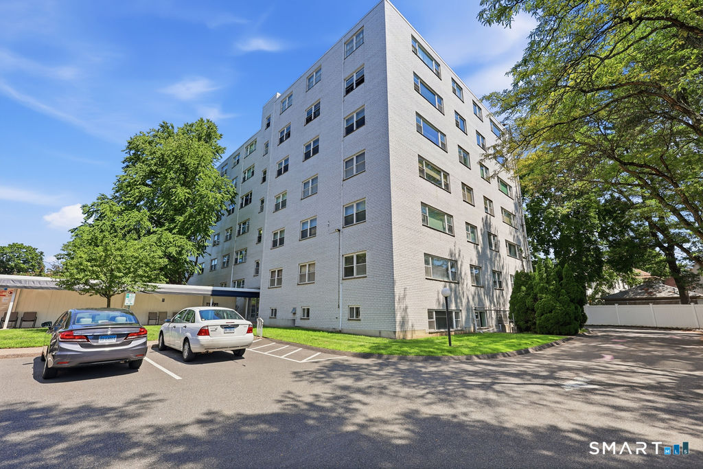 889 Farmington Avenue West Hartford CT 06119