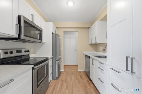 889 Farmington Avenue West Hartford CT 06119