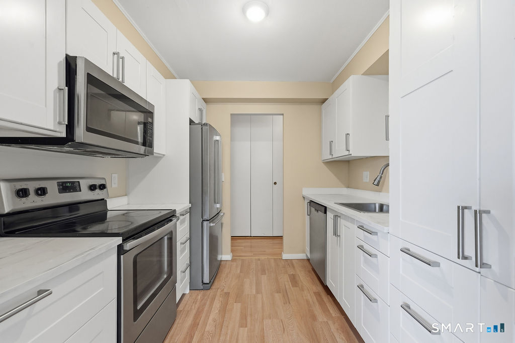 889 Farmington Avenue West Hartford CT 06119