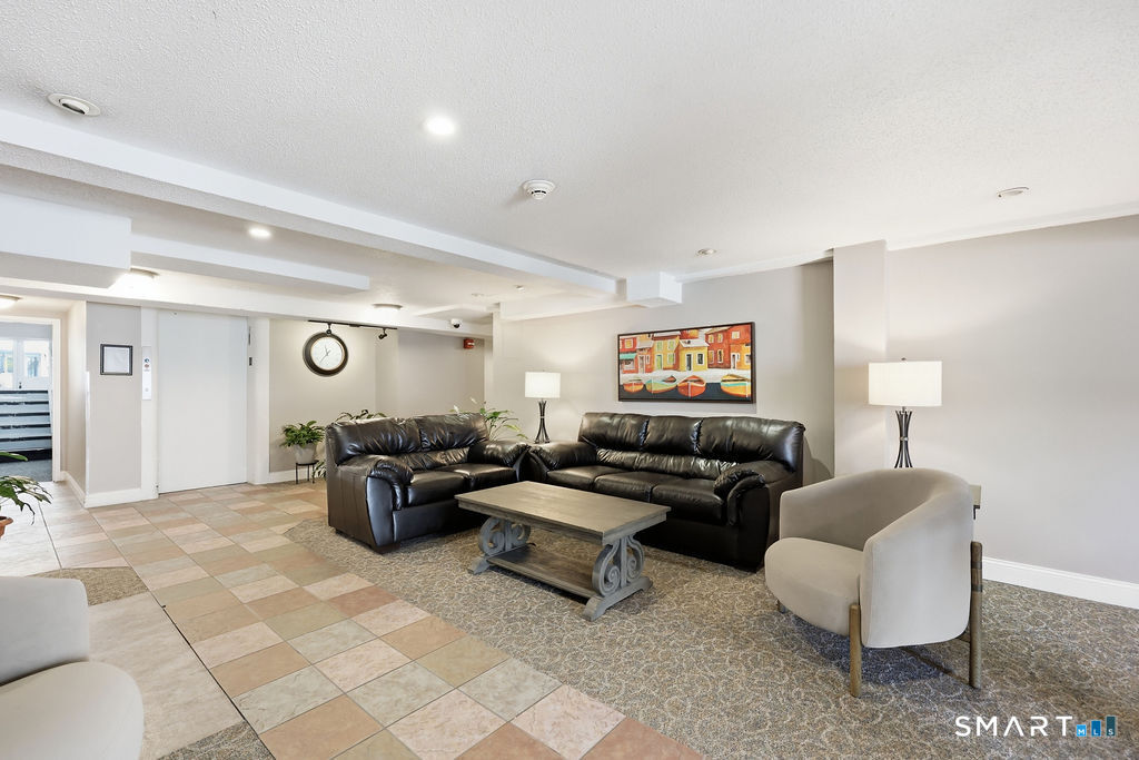 889 Farmington Avenue West Hartford CT 06119