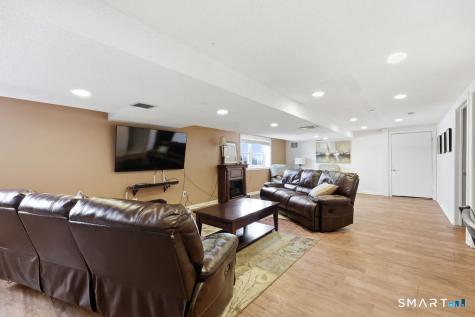889 Farmington Avenue West Hartford CT 06119