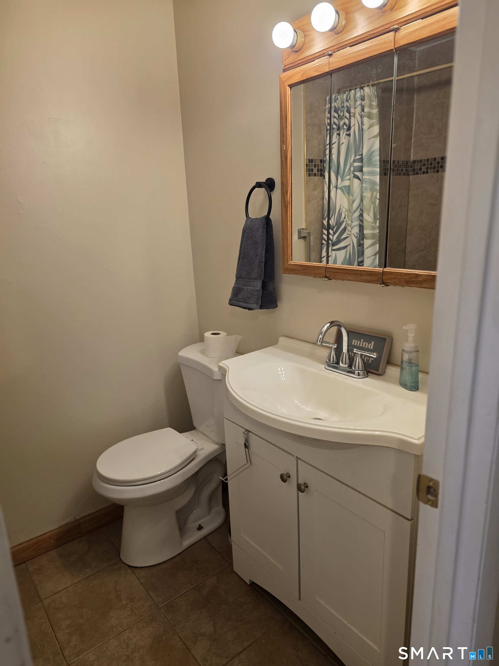 22 Lakeview Street East Hampton CT 06424