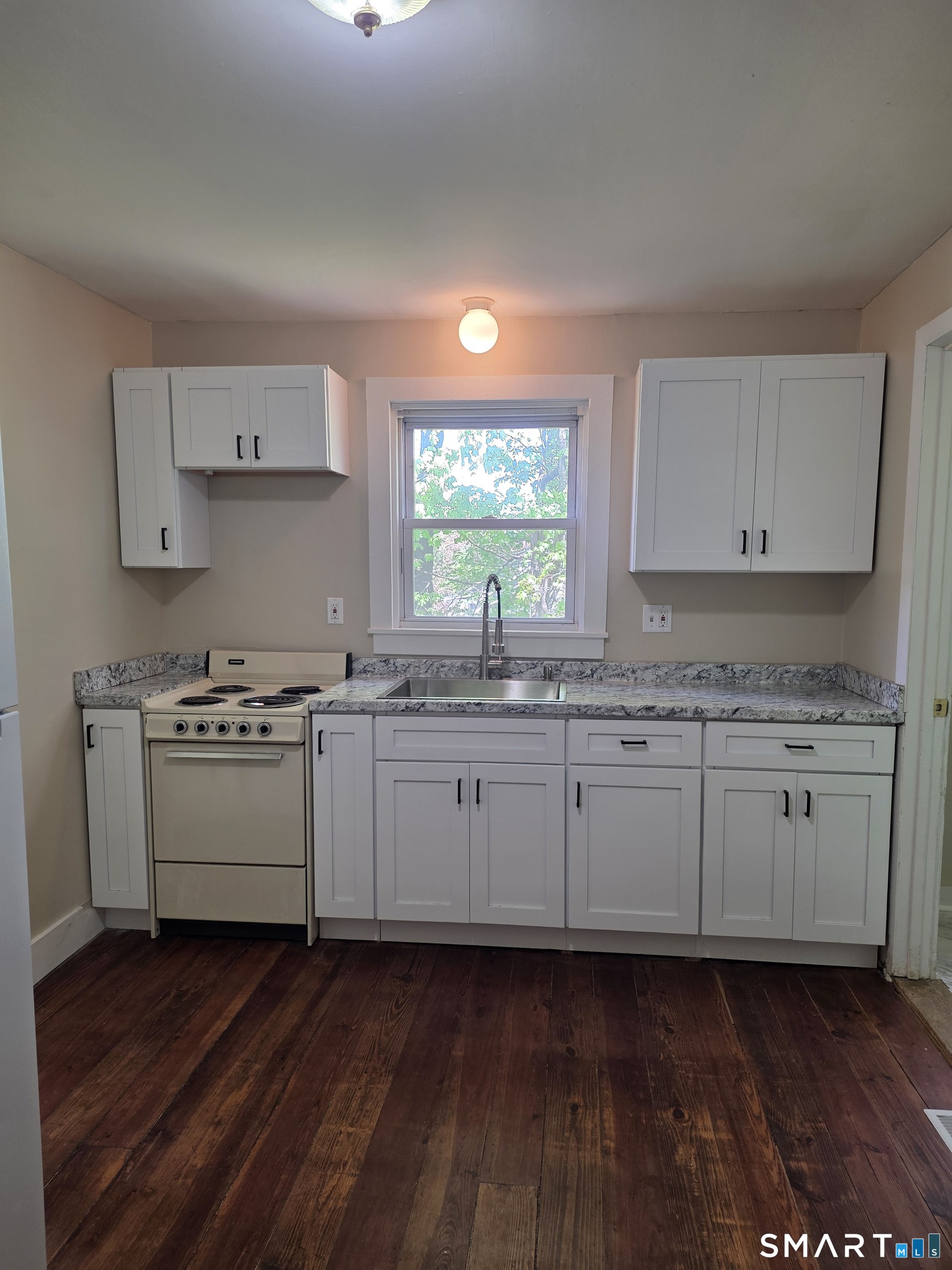 22 Lakeview Street East Hampton CT 06424