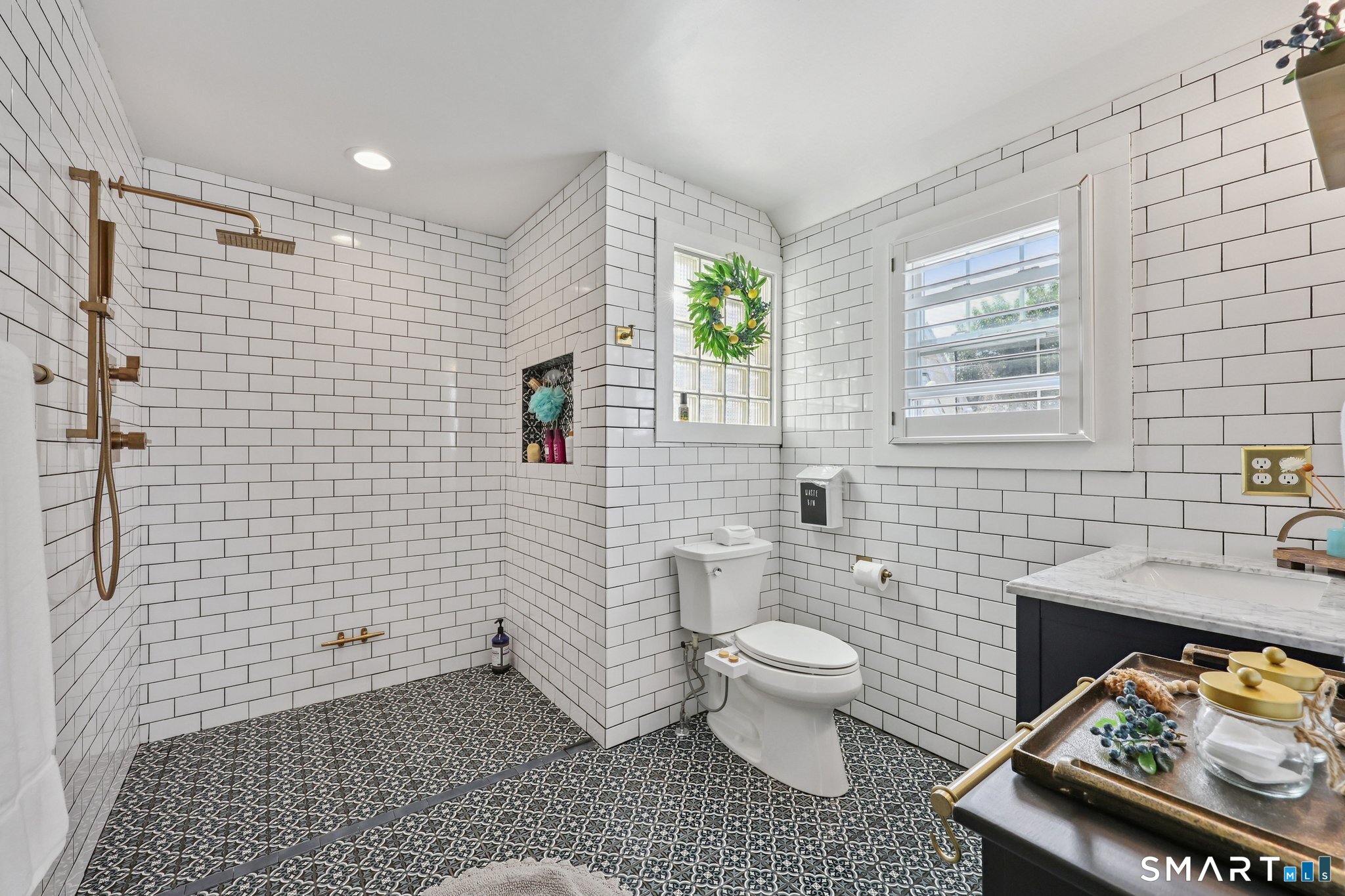 899 Ocean Avenue New London CT 06320