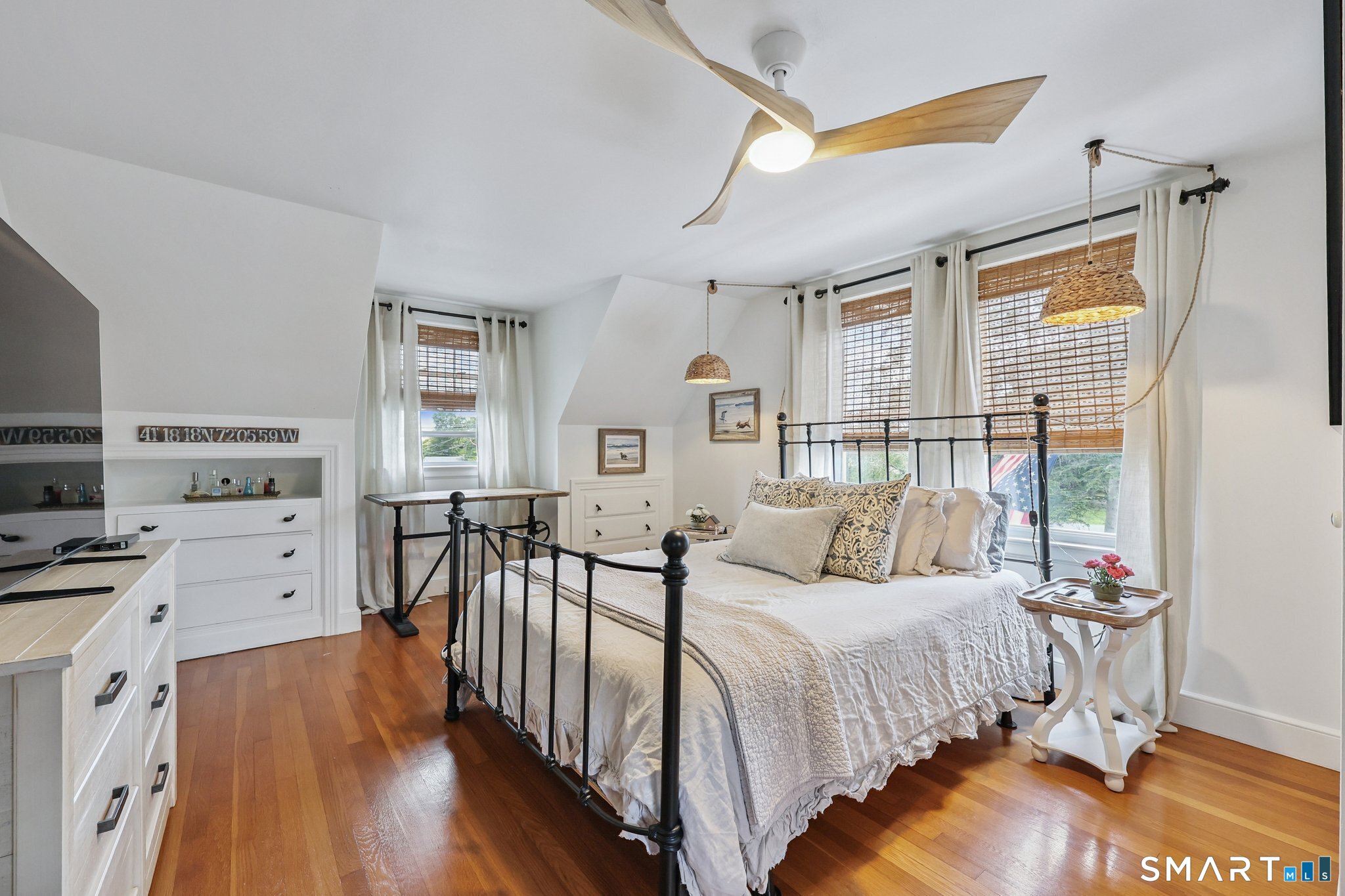 899 Ocean Avenue New London CT 06320