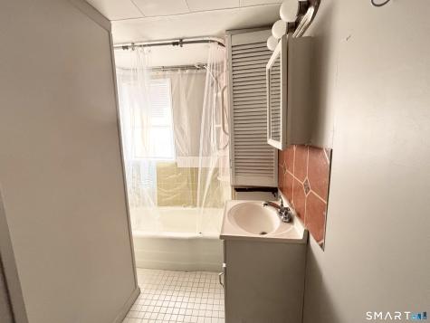 12 Mountain Avenue New London CT 06320