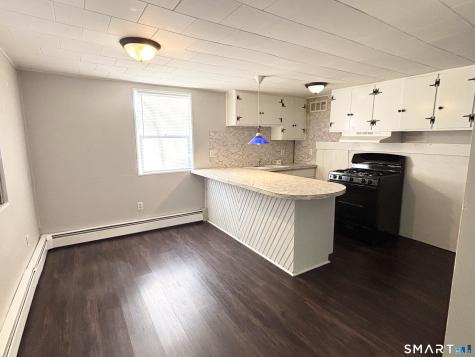 12 Mountain Avenue New London CT 06320